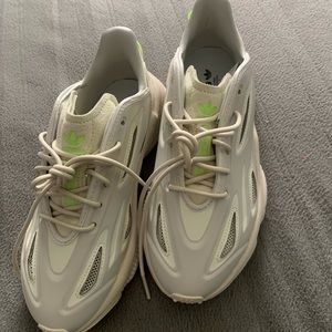 Brand New Adidas Osweego Sneakers 👟👟